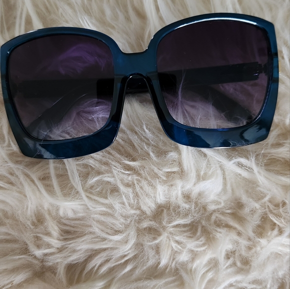 STUNNA Accessories - NWOT ! SUNGLASSES